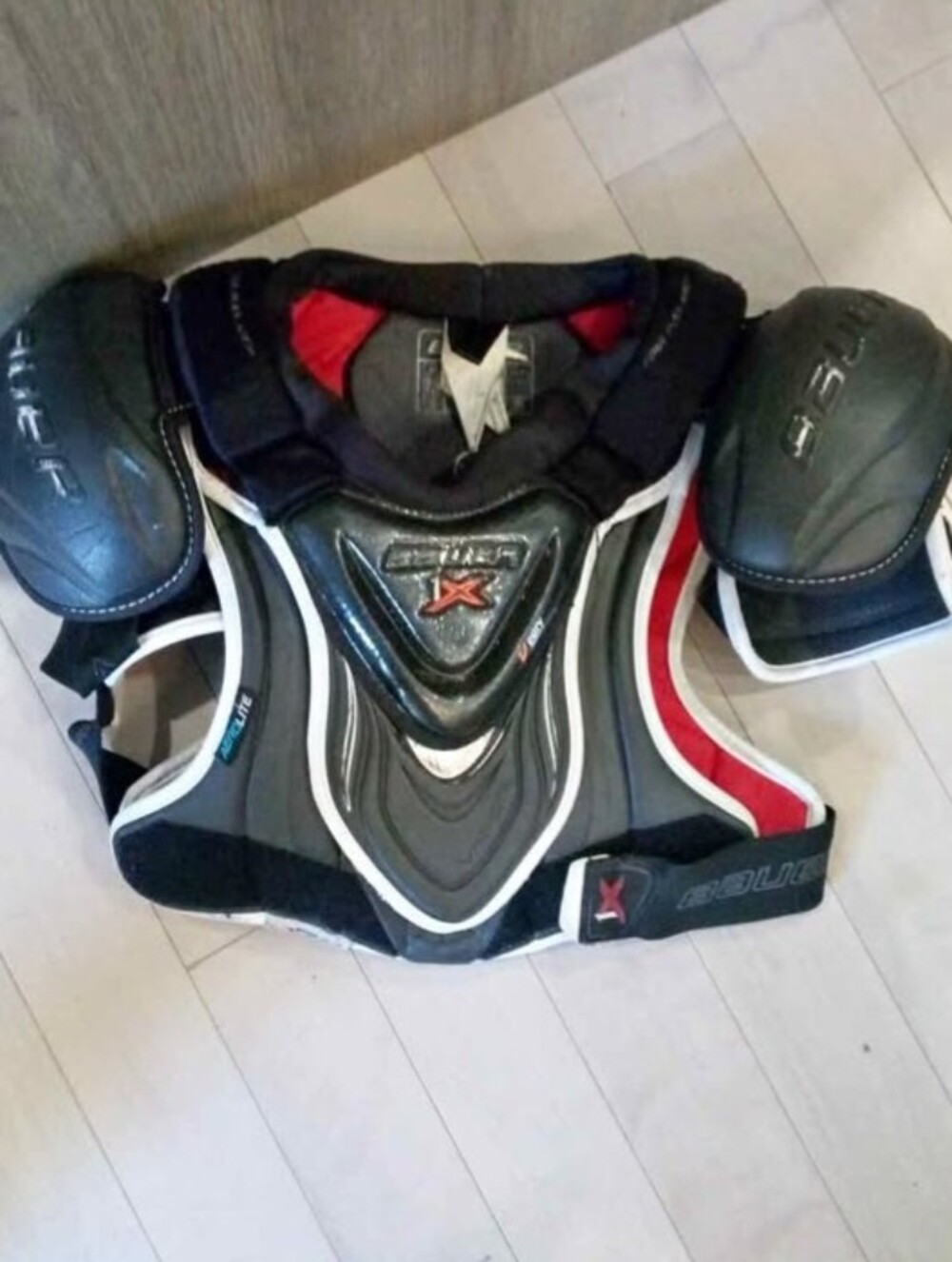 Black & Red Protective Chest Guard Bauer vapor 1x junior large